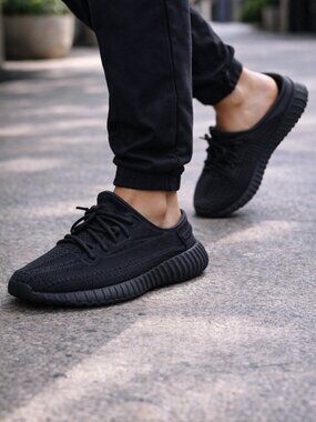 Adidas Yeezy Boost 350 V2 “Onyx” – Size 12 (Men’s)